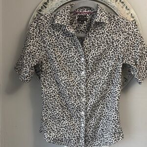 Leopard Print Talbots petites wrinkle resistant Button-Up short sleeve 2P Shirt